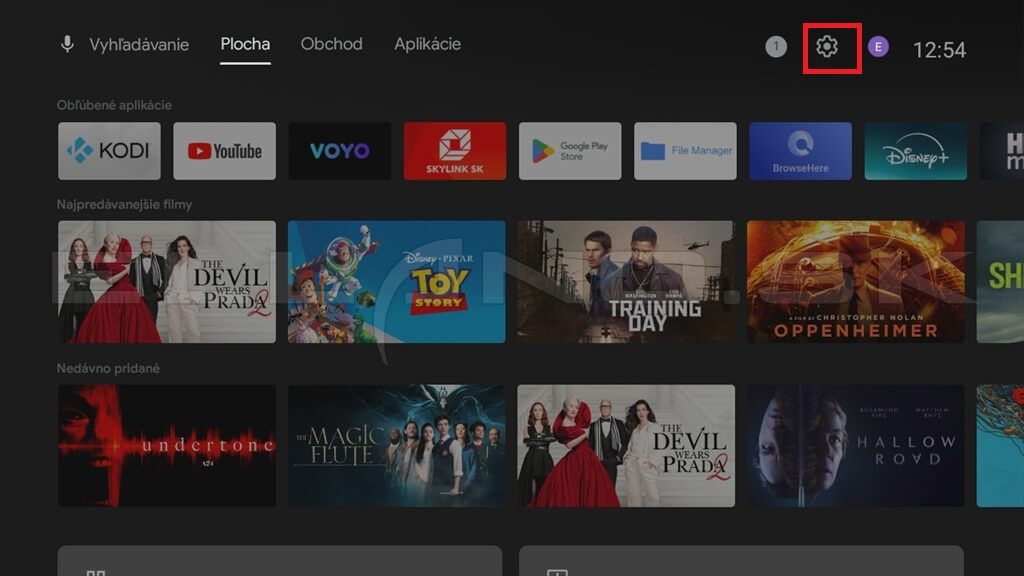 Android TV domovská obrazovka s označenou ikonou Nastavenia
